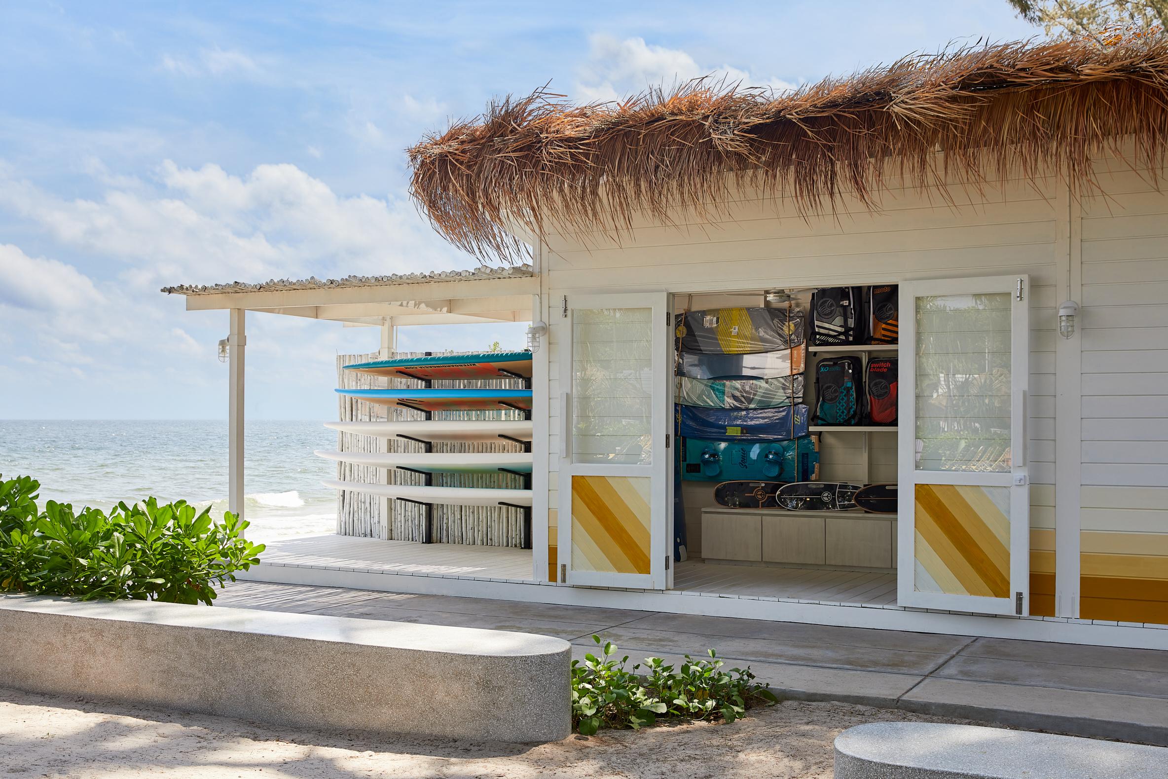 The Standard, Hua Hin Ξενοδοχείο Εξωτερικό φωτογραφία The Lifeguard Hut at the beach