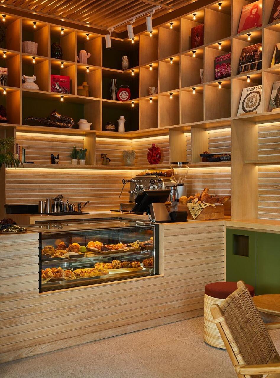 The Standard, Hua Hin Ξενοδοχείο Εξωτερικό φωτογραφία A coffee shop in Athens, Greece