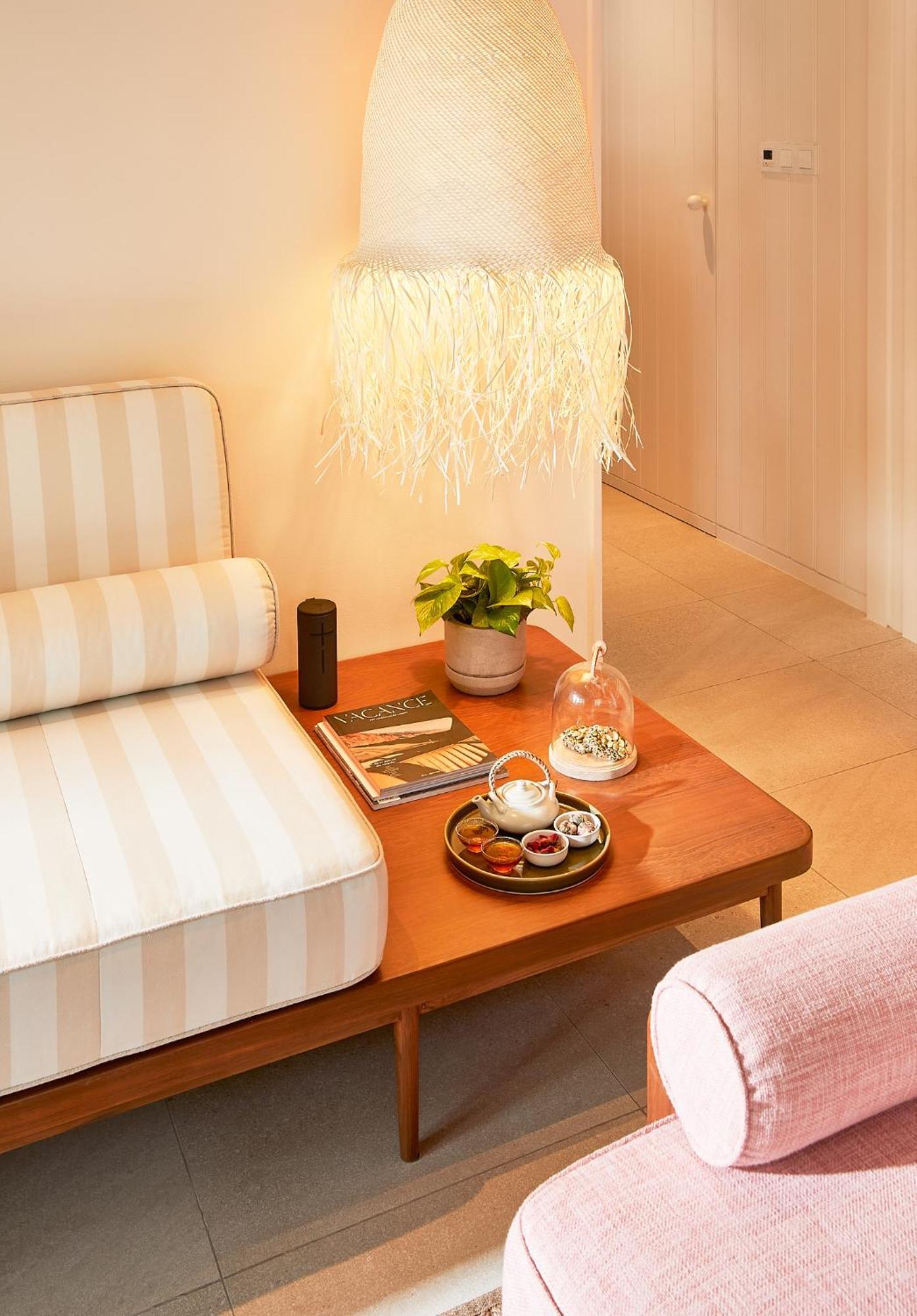 The Standard, Hua Hin Ξενοδοχείο Δωμάτιο φωτογραφία A coffee table